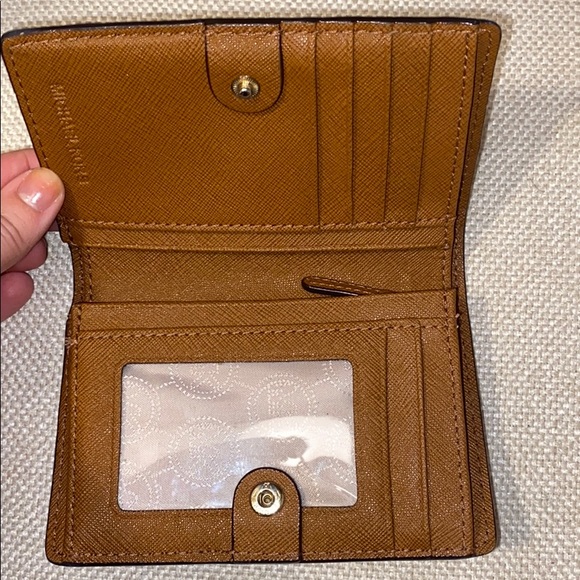 Michael Kors wallet - Picture 3 of 4